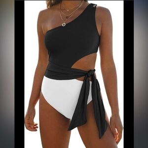 LILLUSORY Swimsuit One Shoulder Monokinis Tummy Cnt NWT